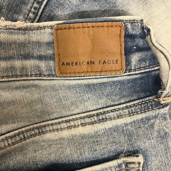 Woman’s size 6 American Eagle Acid Wash Skinny Jeans - Picture 4 of 5